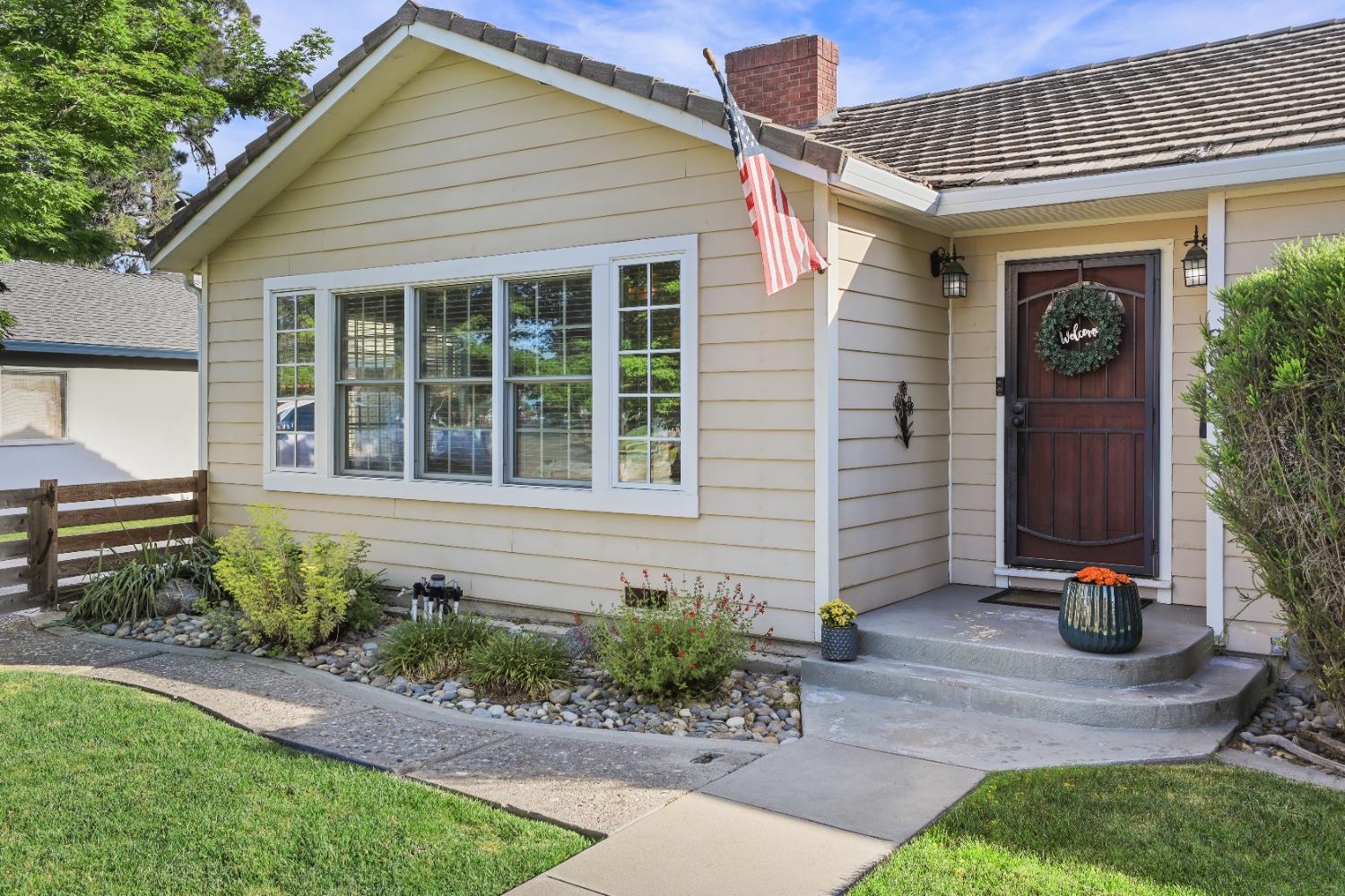 8052 Valencia Avenue