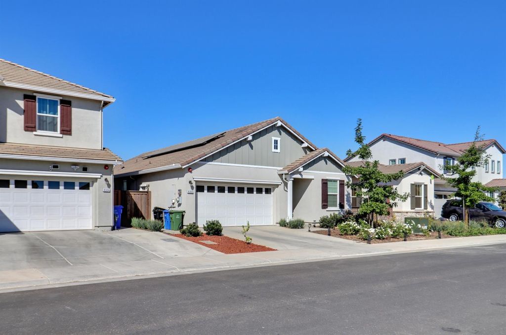 Photo of 8300 Kevin Whiteley Drive, Elk Grove, CA 95757 (MLS # 225125153)