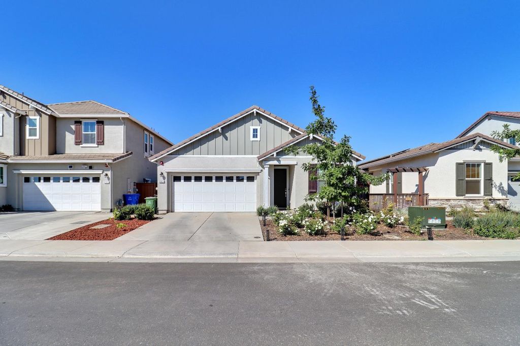 Photo of 8300 Kevin Whiteley Drive, Elk Grove, CA 95757 (MLS # 225125153)