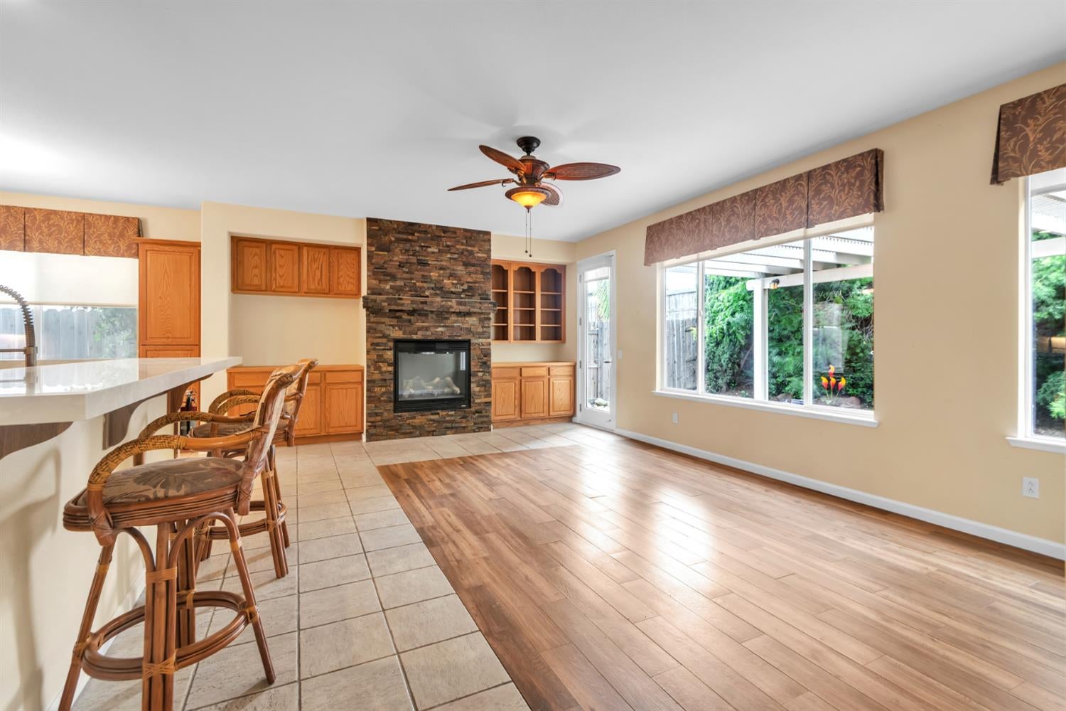 10085 Castle Oaks Court