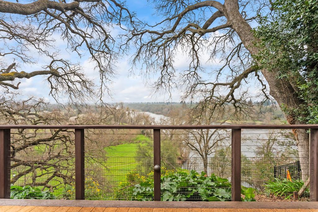 Photo of 8218 Finisterre Court, Fair Oaks, CA 95628 (MLS # 226012215)