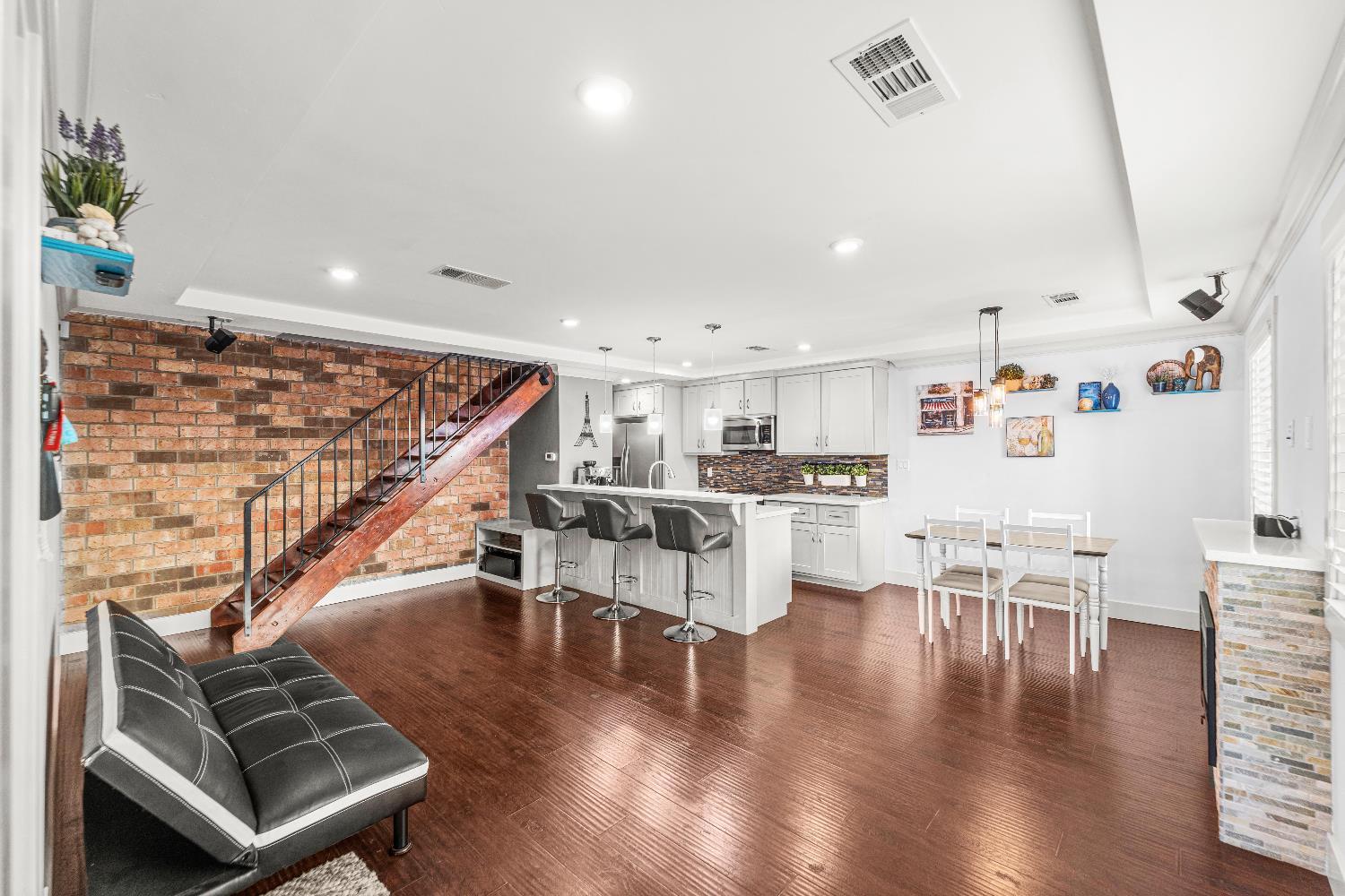 10835 Coloma Road 3