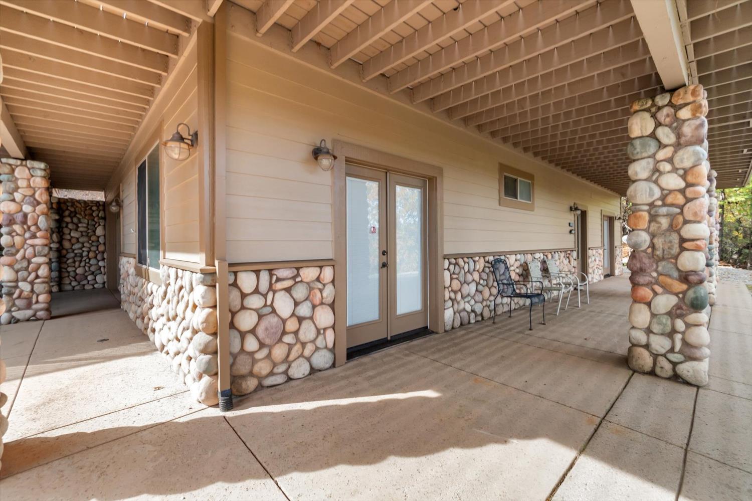 19720 Oak Knoll Drive