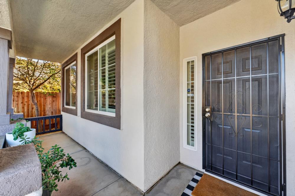 1609 Hummingbird Way