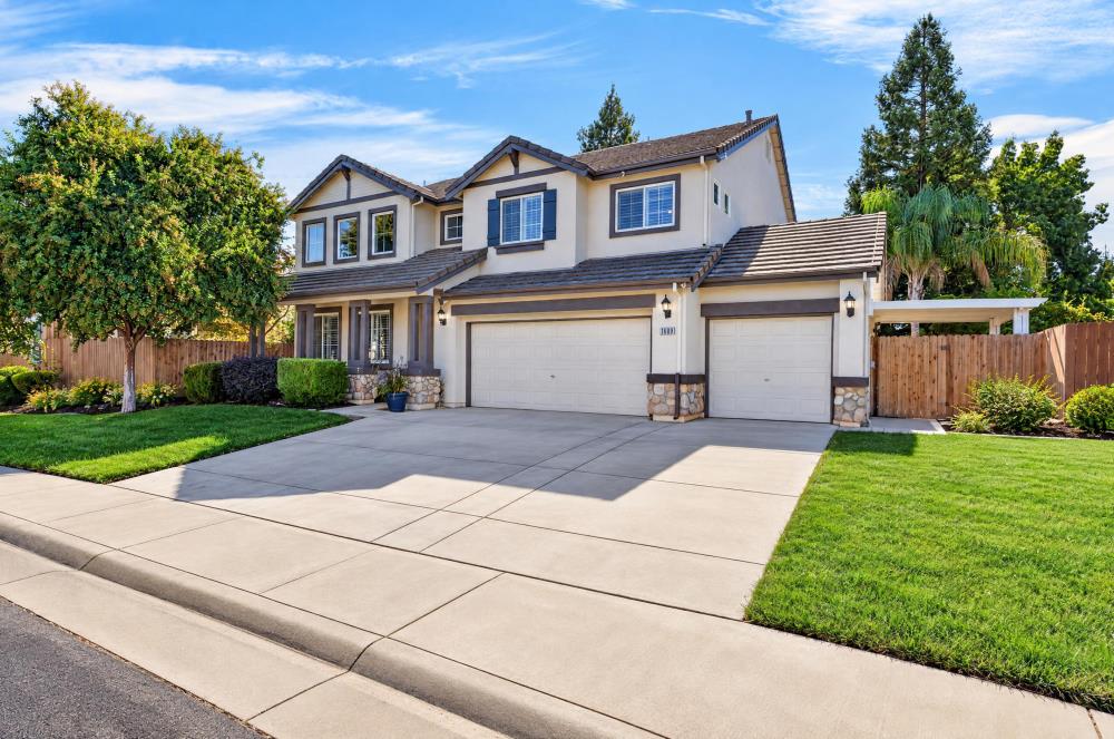 1609 Hummingbird Way