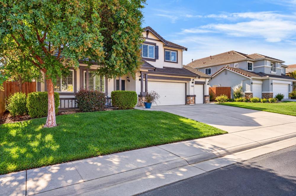 1609 Hummingbird Way