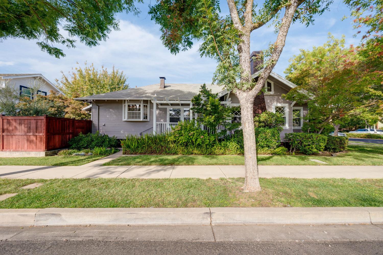 600 W Elm Street