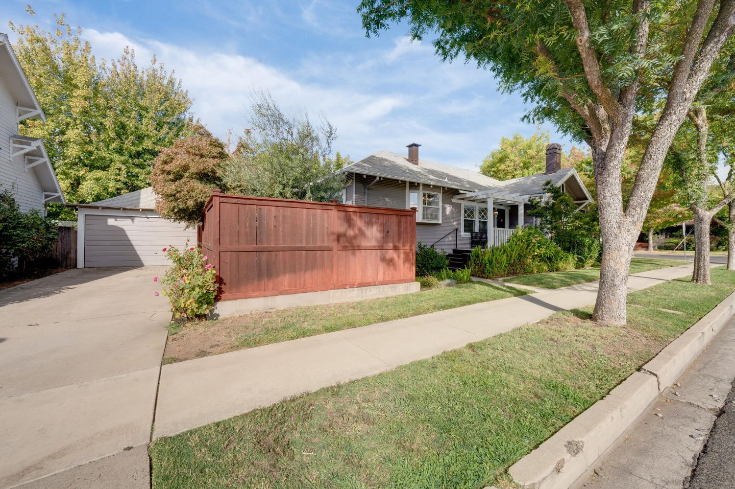 600 W Elm Street