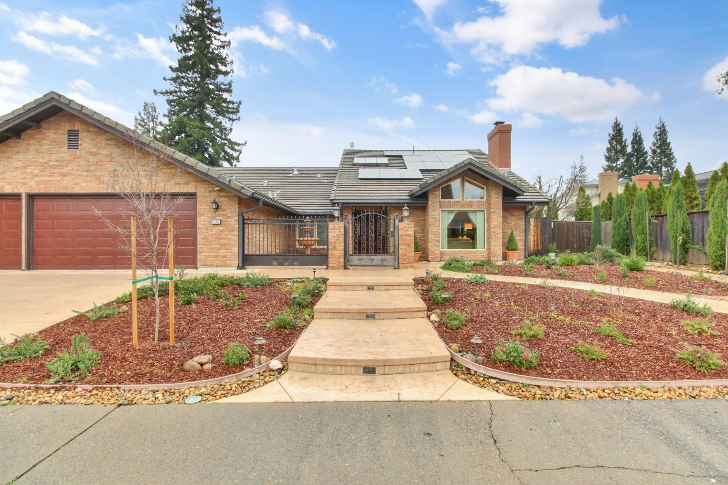 9153 Shady Hollow Way