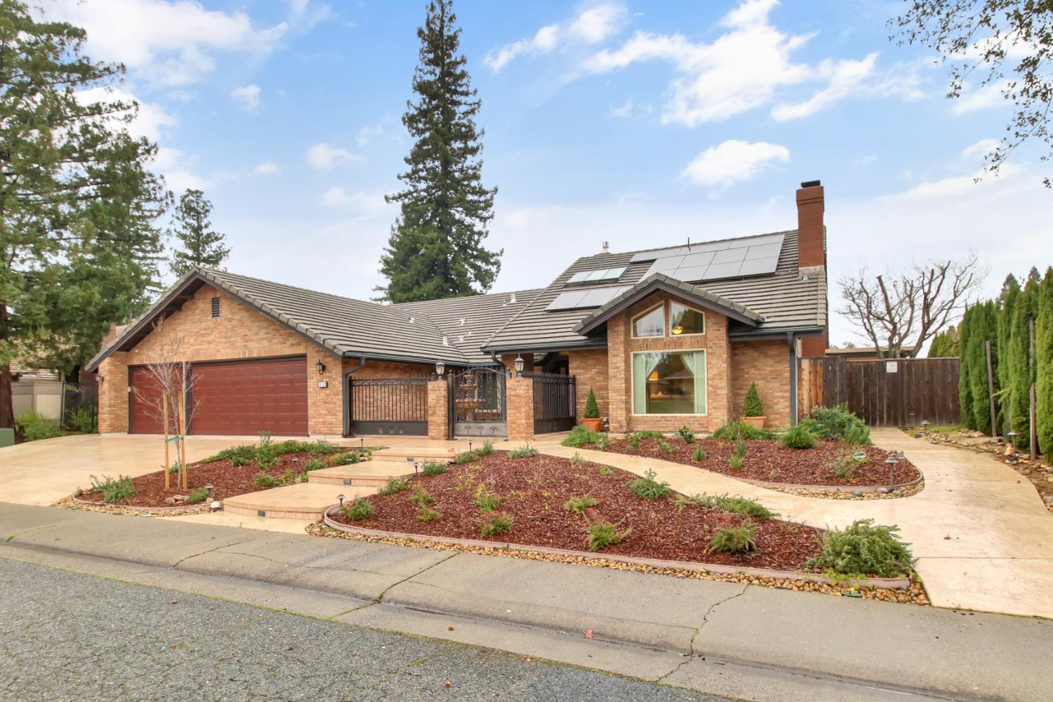 9153 Shady Hollow Way