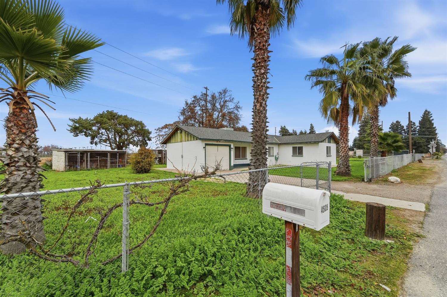 4529 E Briggsmore Avenue