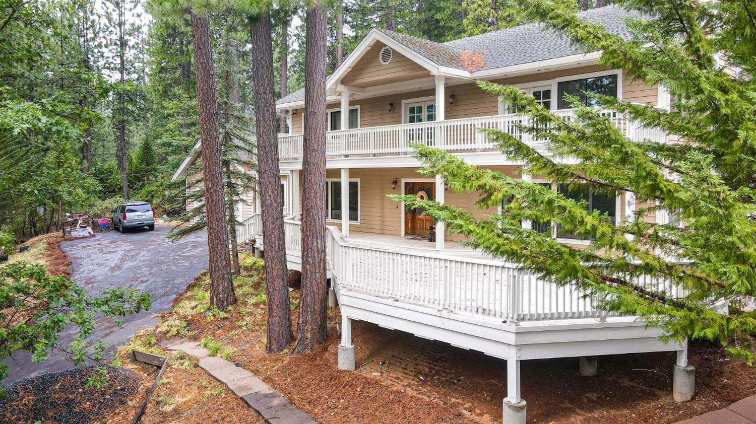 1870 Thunderbolt Trail