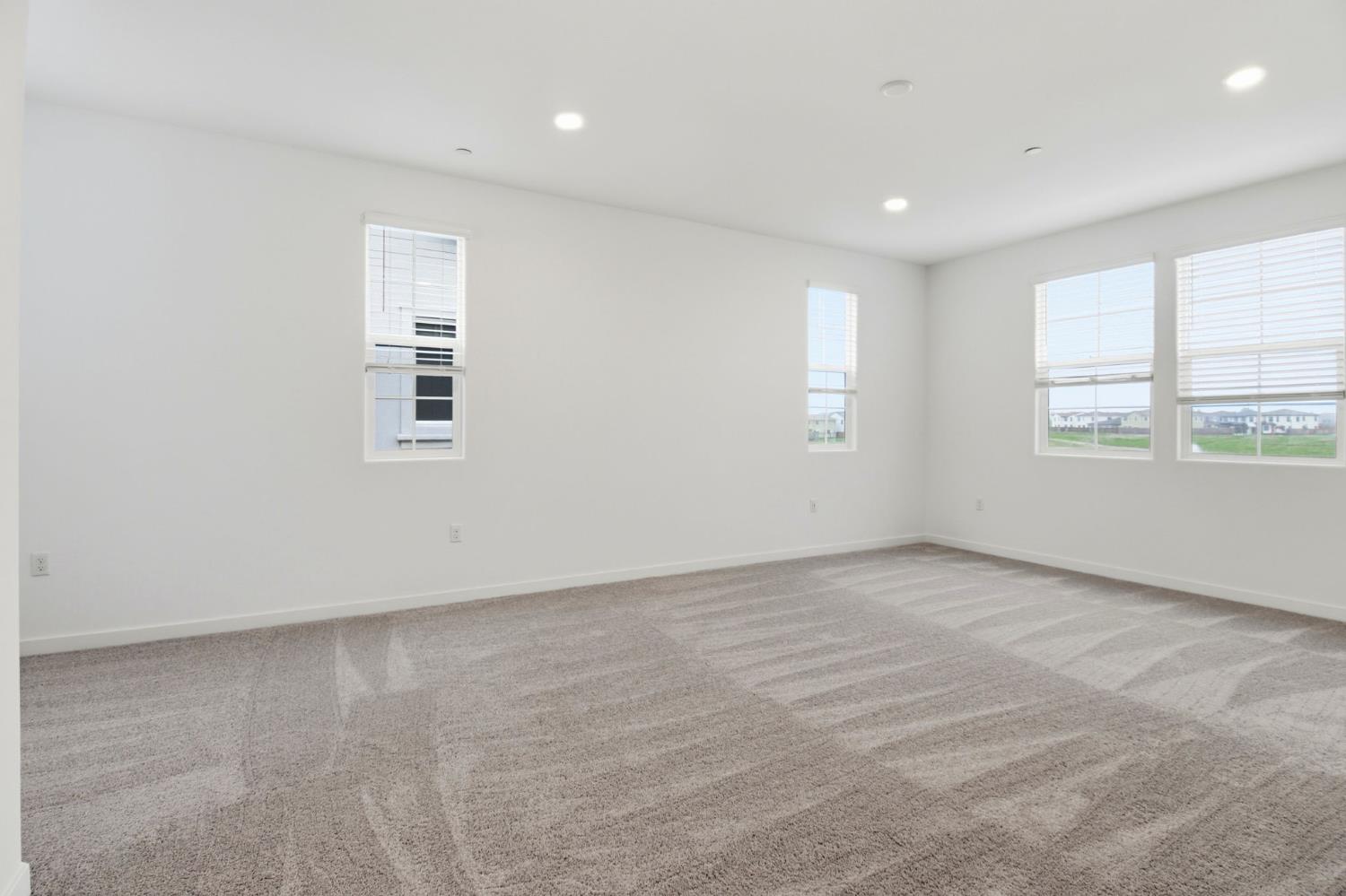 1542 N Central Parkway