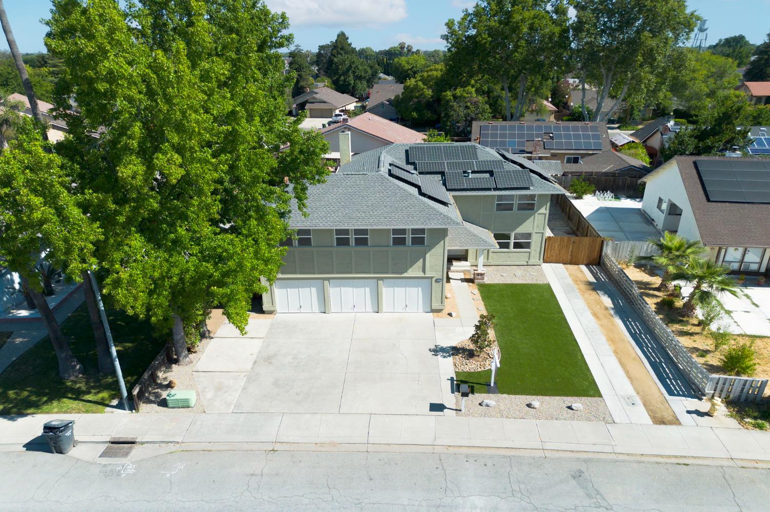 851 Tennis Lane