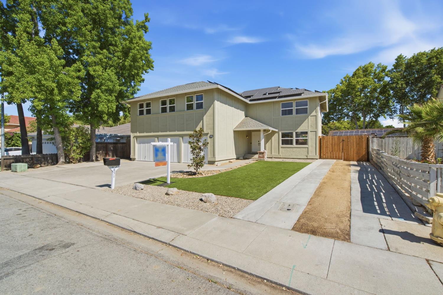 851 Tennis Lane