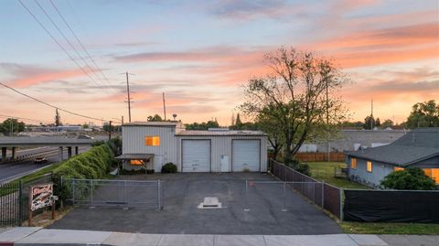 652 E Lockeford Street Lodi CA 95240