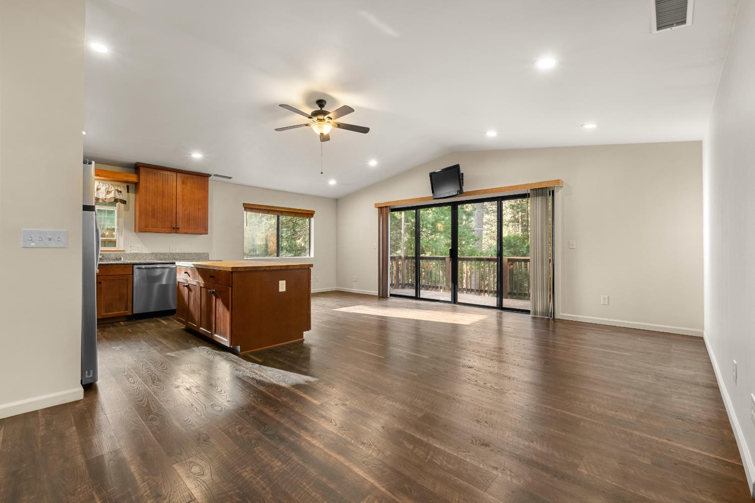 13807 Hillbilly Lane