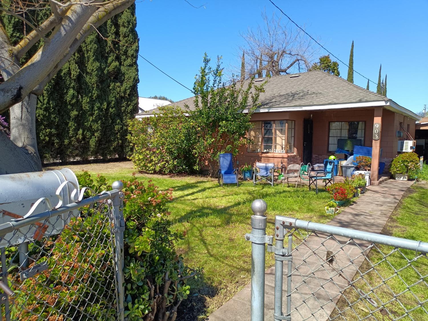 903 Angelus Street