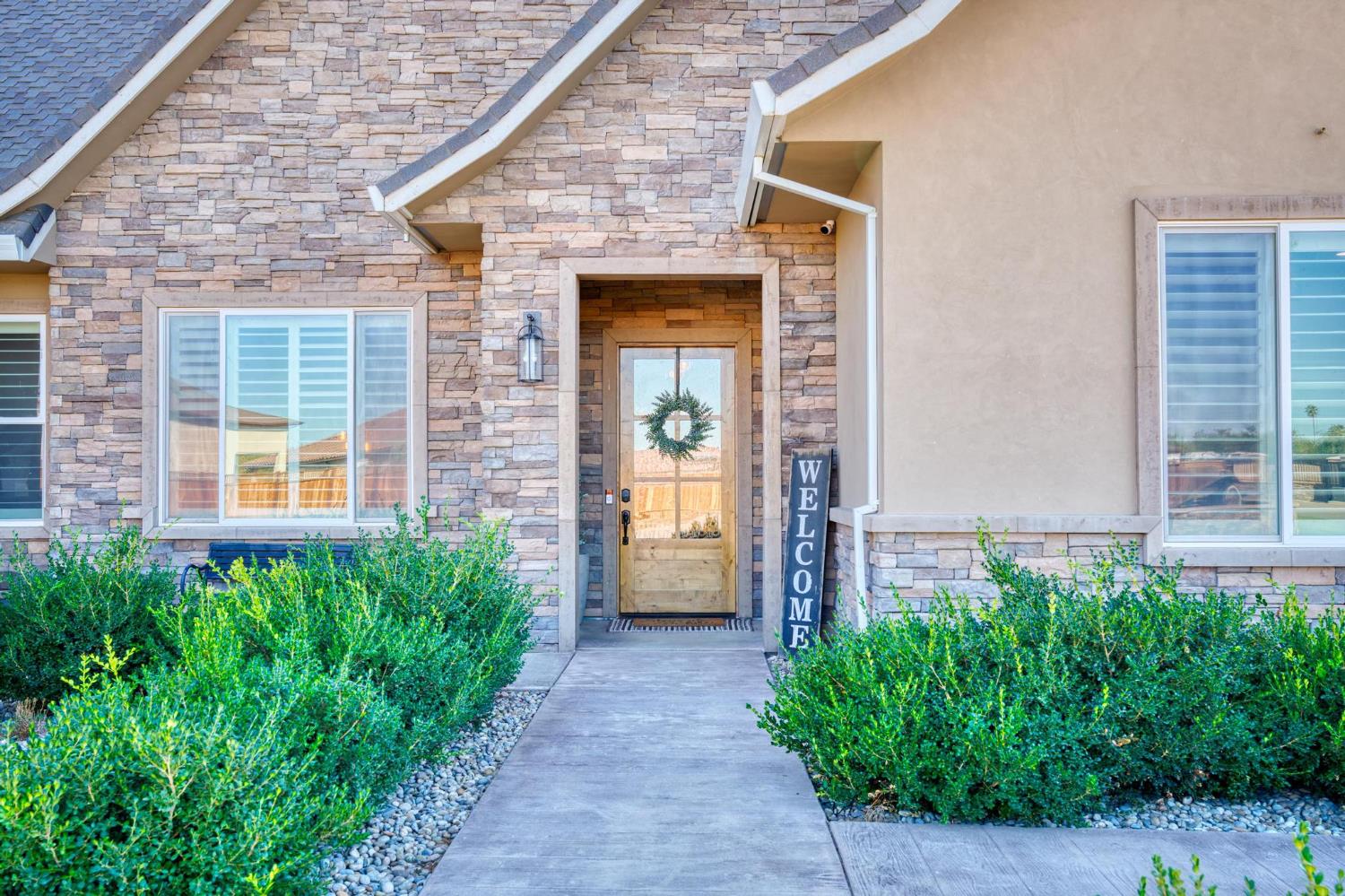 1842 E Palm Tree Lane