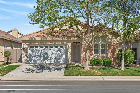 9795 W Taron Dr Elk Grove CA 95757