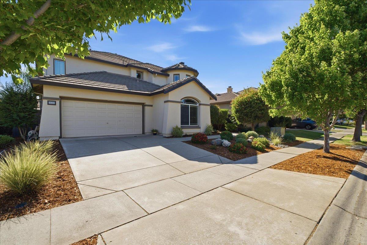 5533 Dunlay Dr