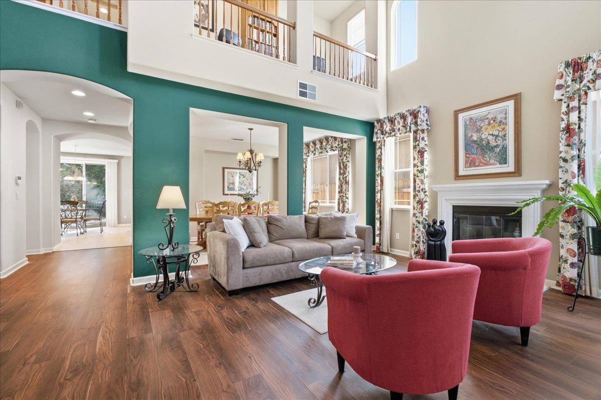 5533 Dunlay Dr