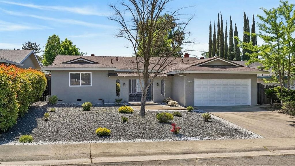 Photo of 6410 Rolling Way, Carmichael, CA 95608 (MLS # 226035072)