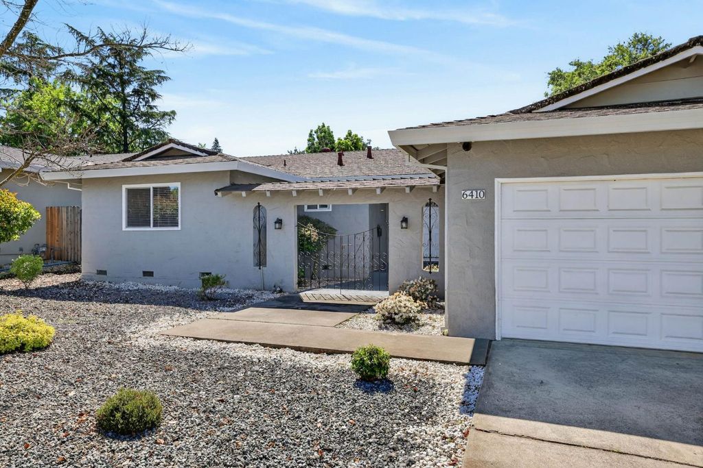 Photo of 6410 Rolling Way, Carmichael, CA 95608 (MLS # 226035072)