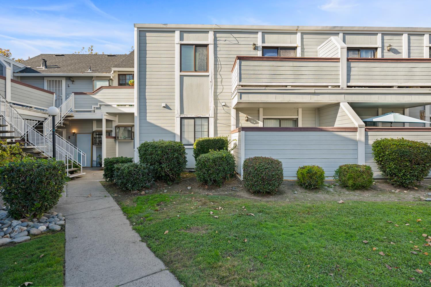 7401 Auburn Oaks Court M