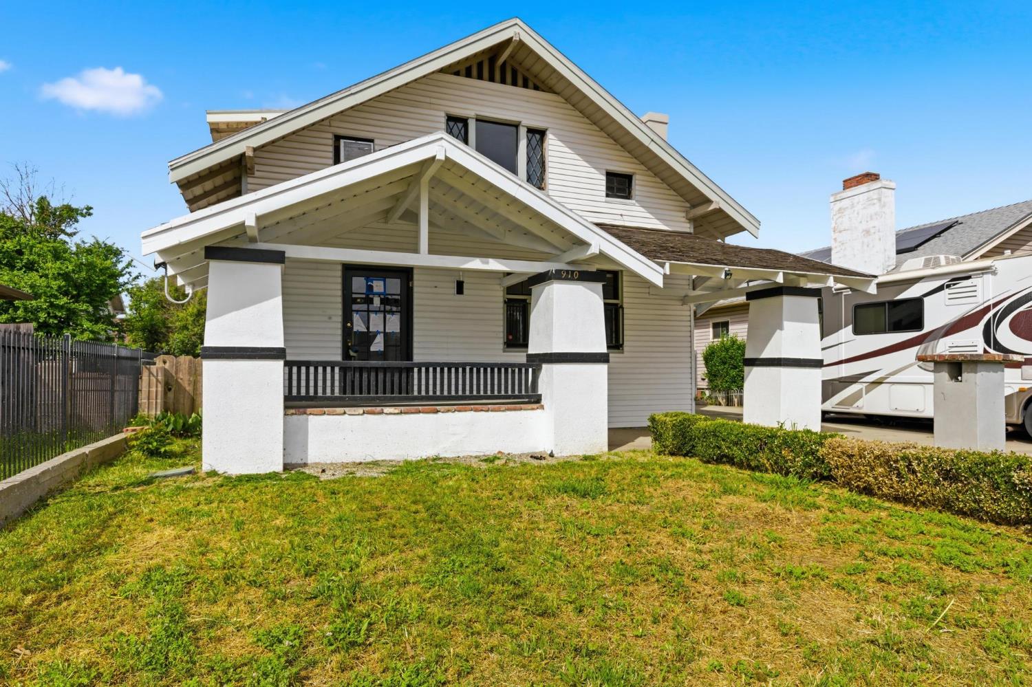 910 G Street