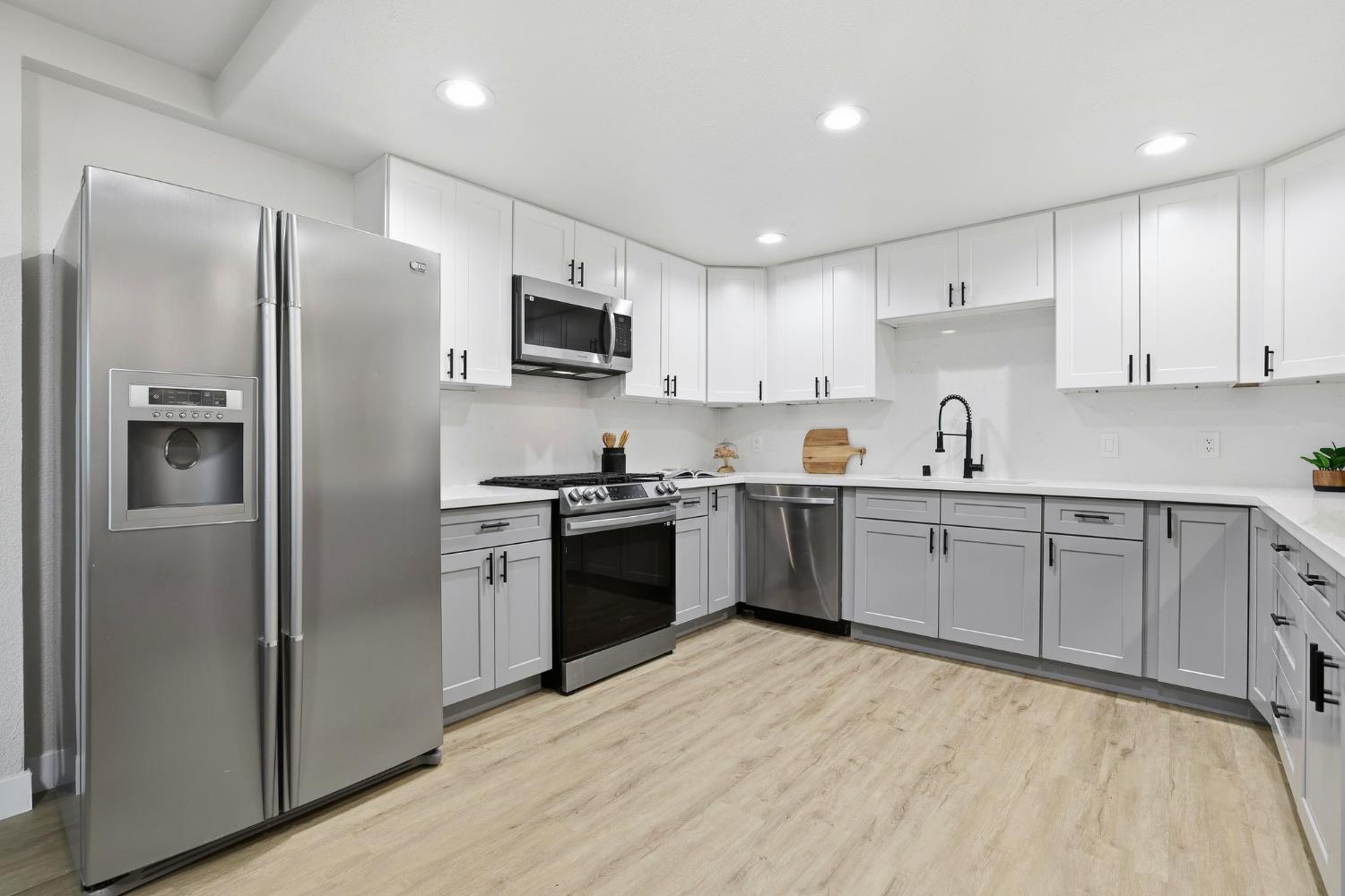 3261 Sandhurst Court