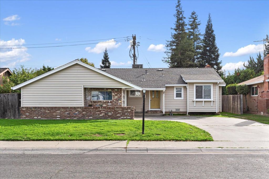 Photo of 4350 Green Tree Drive, Sacramento, CA 95823 (MLS # 225143283)