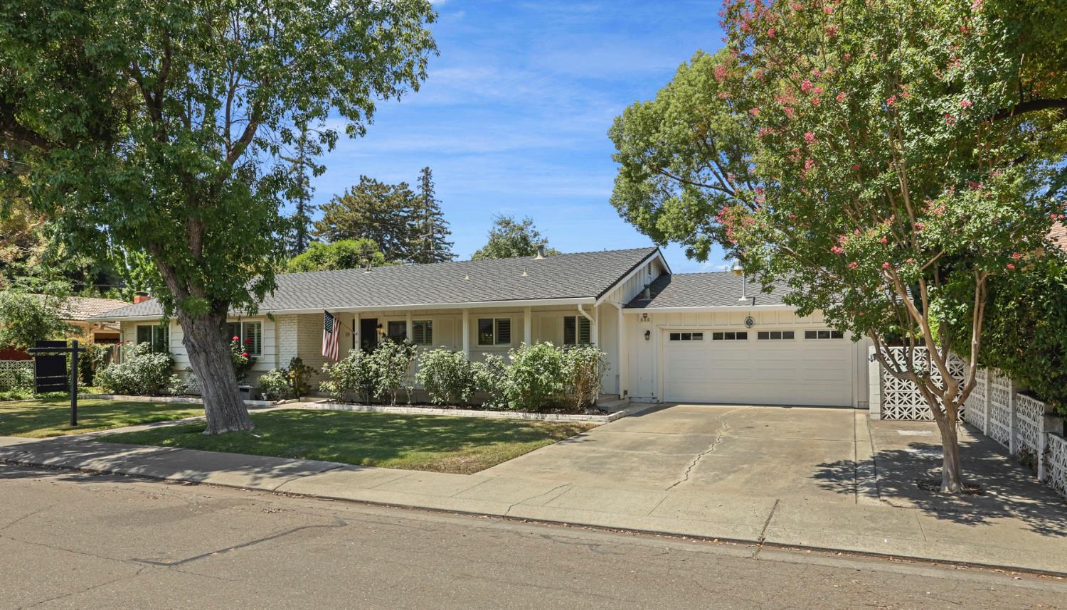 19 W Canterbury Drive