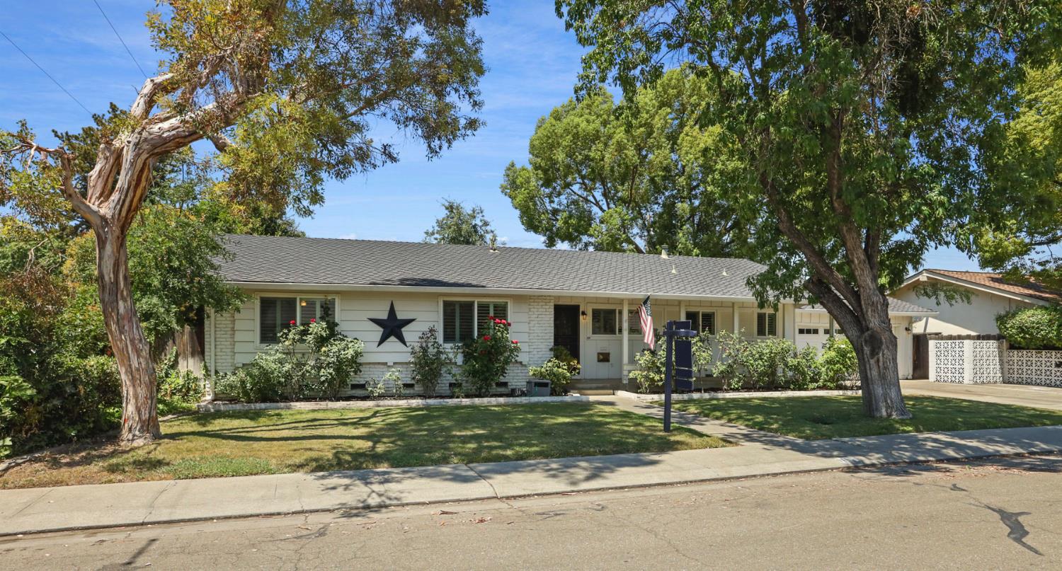19 W Canterbury Drive