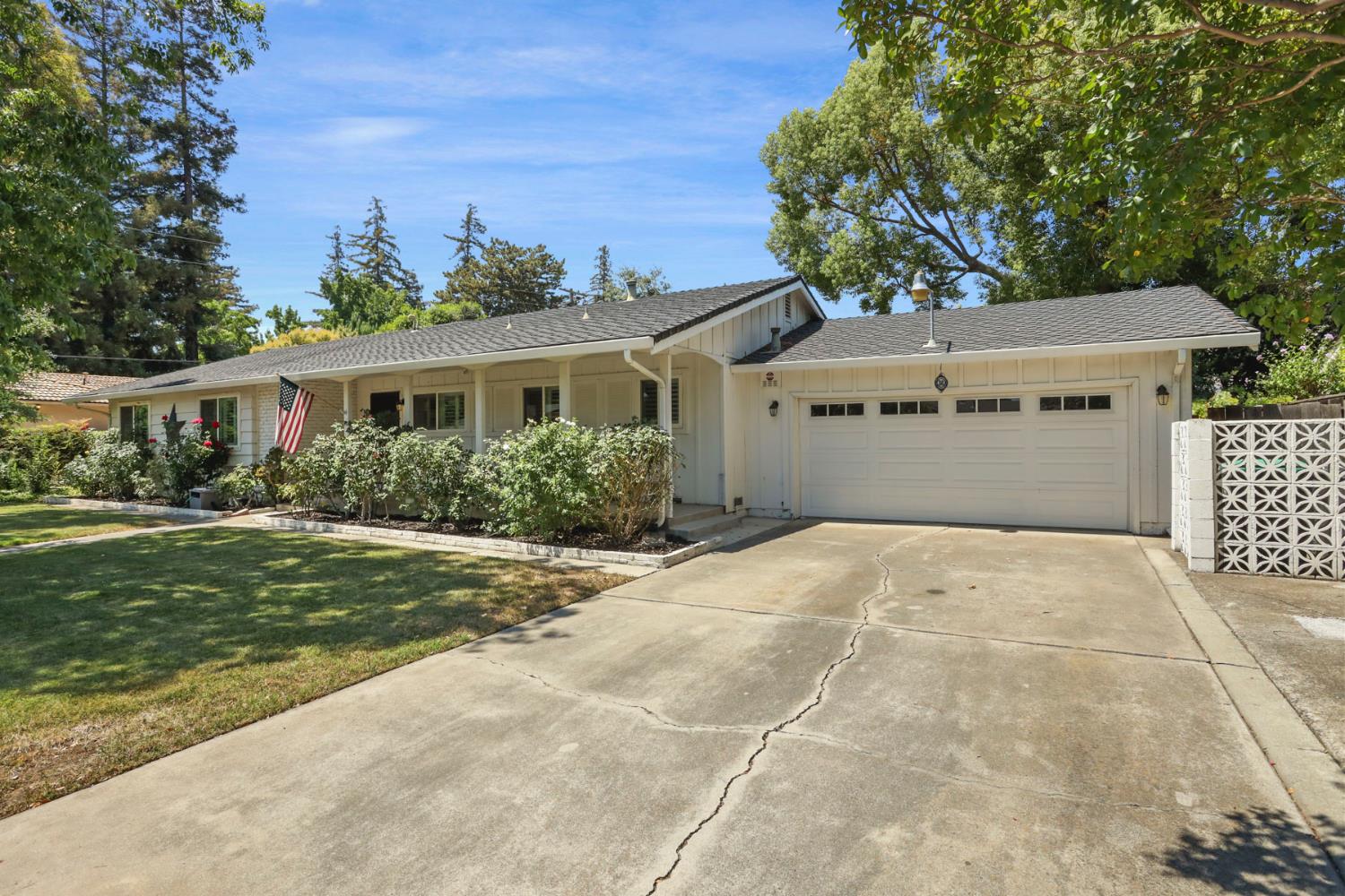 19 W Canterbury Drive