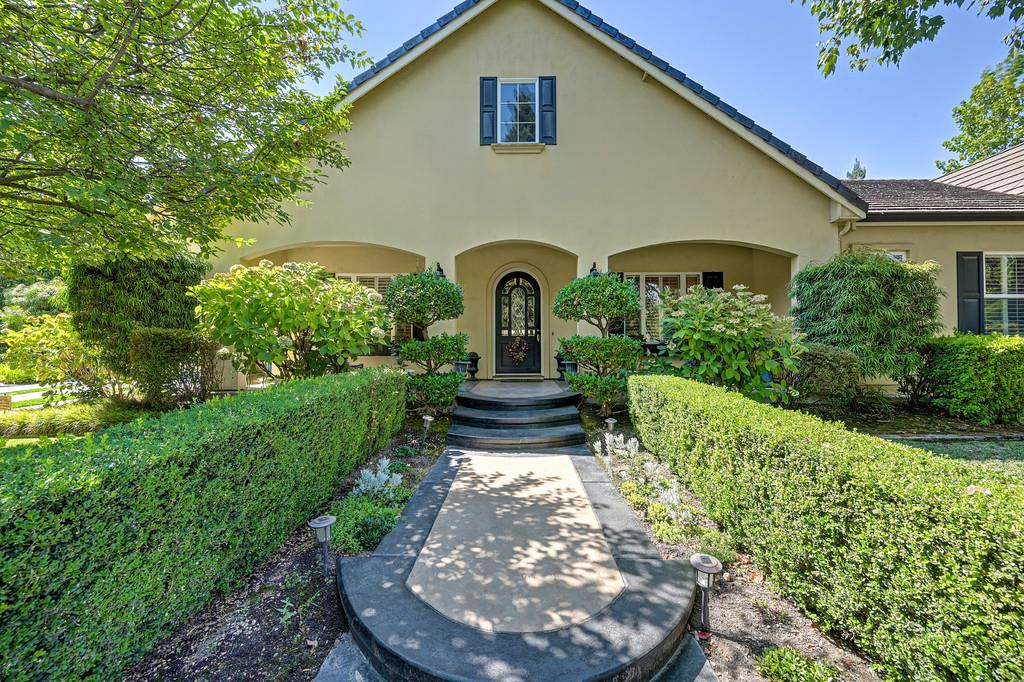 9013 Cedar Ridge Drive