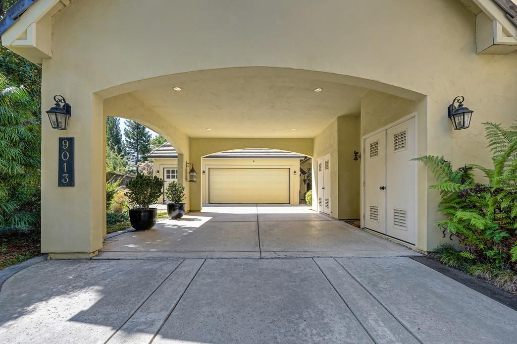 9013 Cedar Ridge Drive