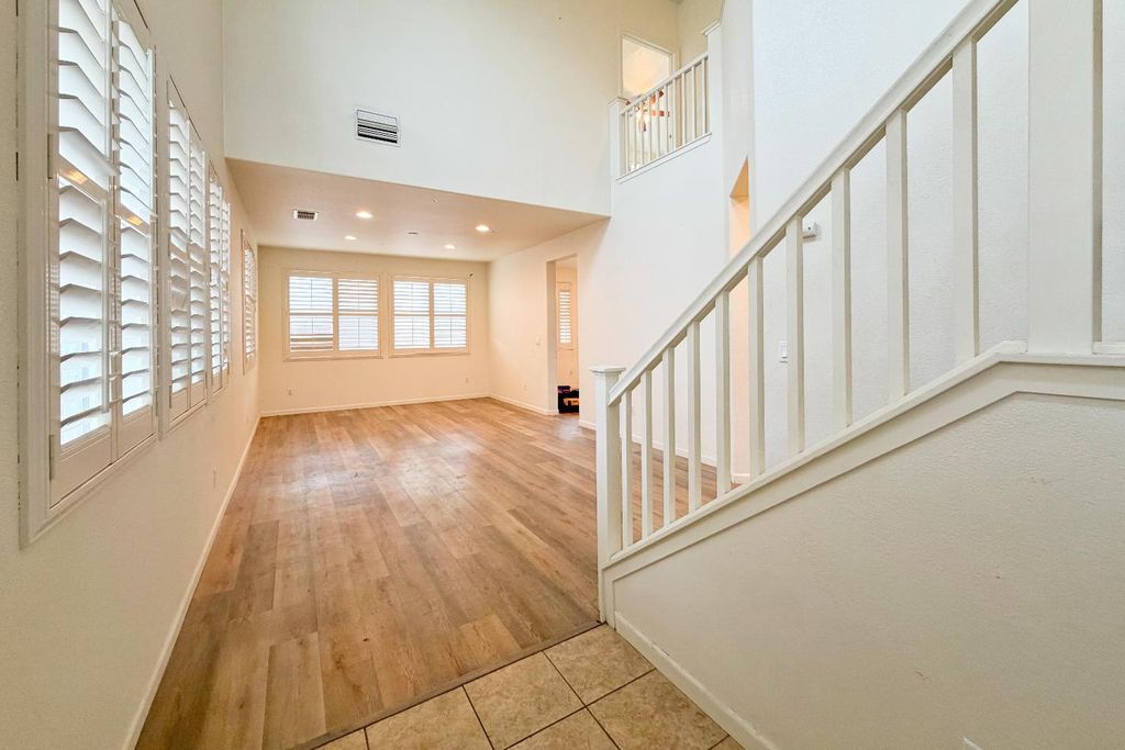 Photo of 247 Dragonfly Circle, Sacramento, CA 95834 (MLS # 226007047)