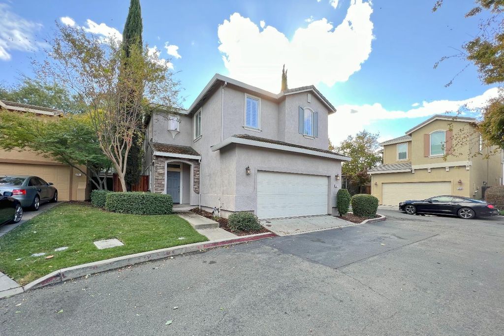 Photo of 247 Dragonfly Circle, Sacramento, CA 95834 (MLS # 226007047)