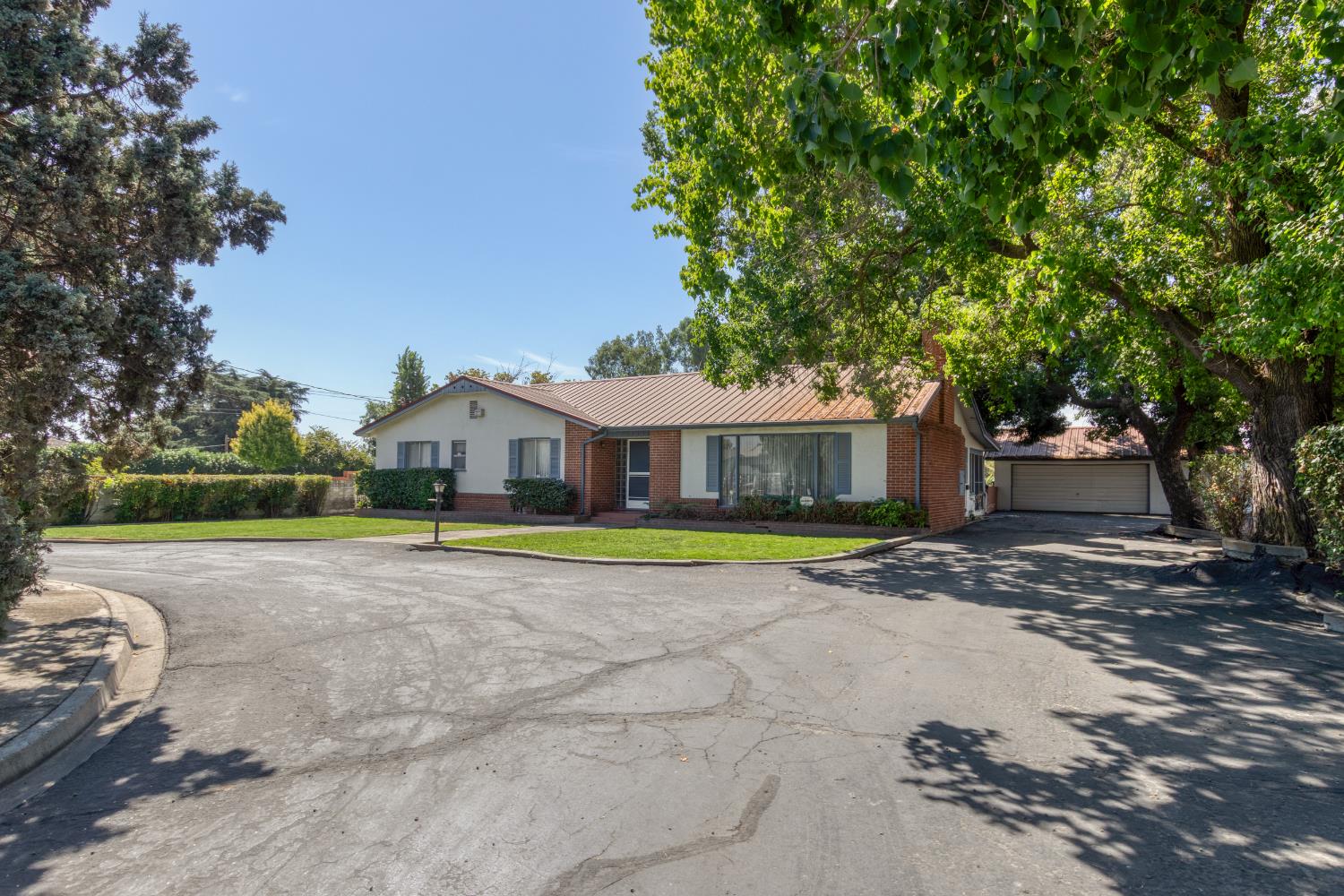 3460 E Service Road