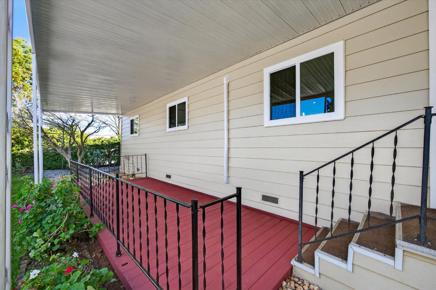 8008 Eucalyptus Lane