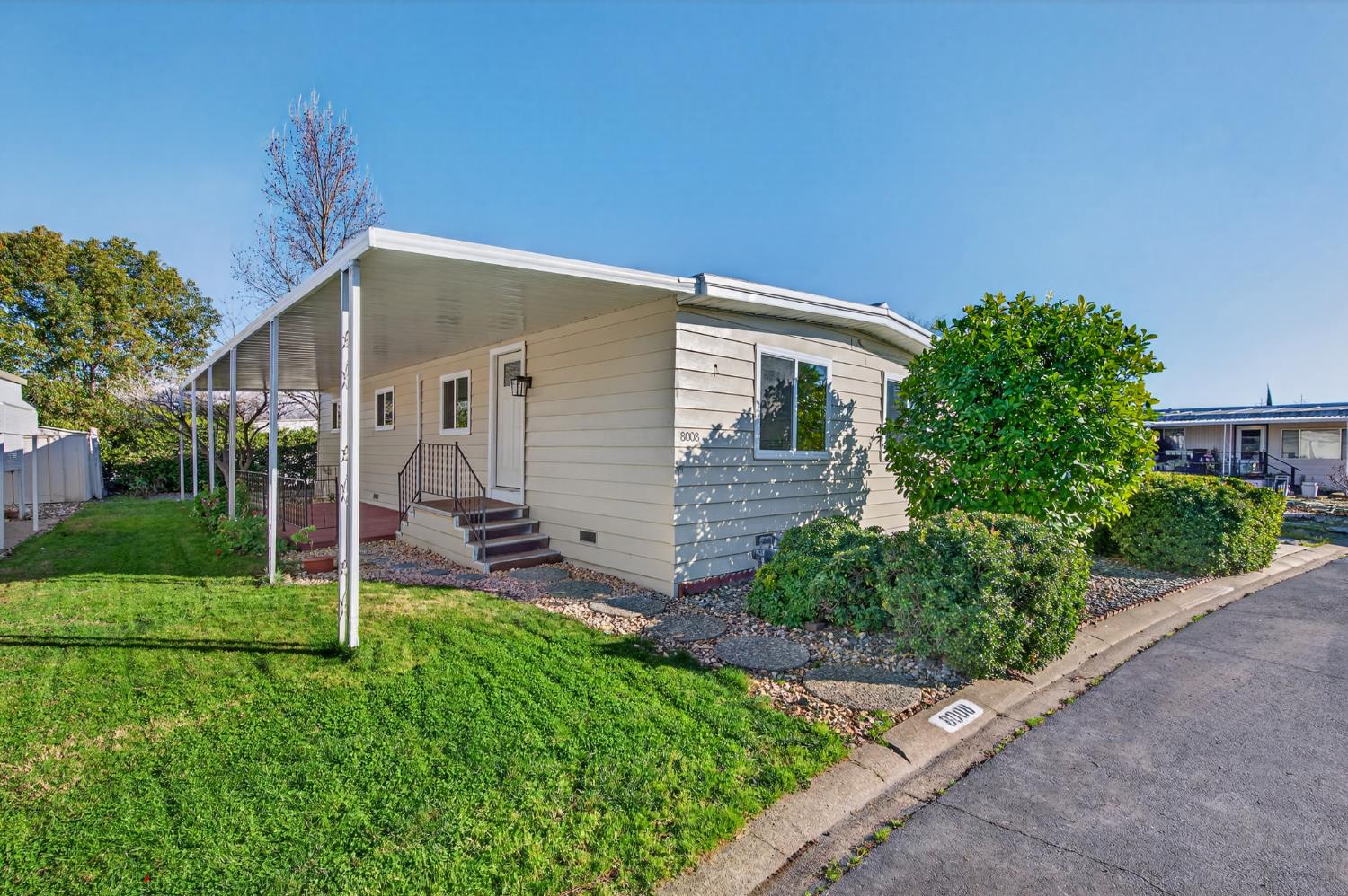 8008 Eucalyptus Lane