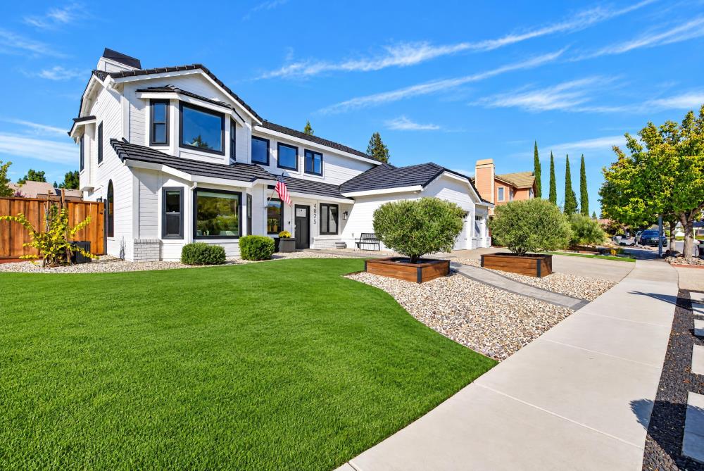 4825 Runway Drive