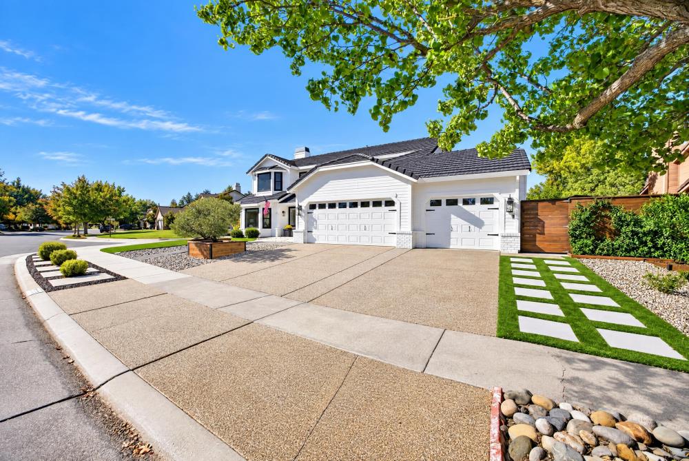 4825 Runway Drive