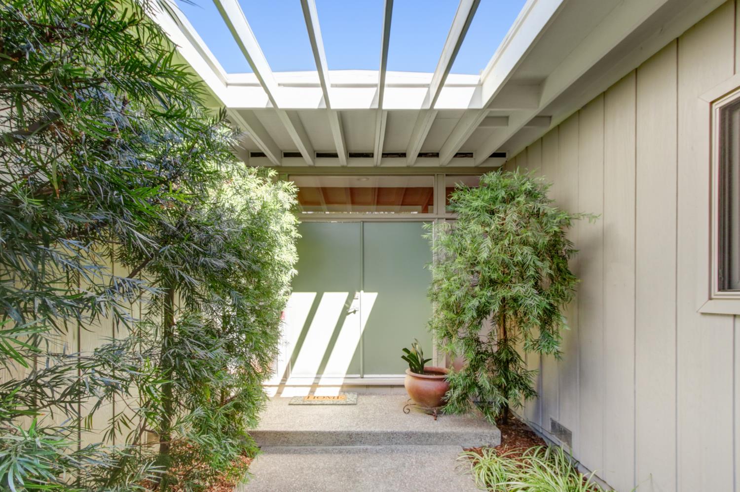 1015 Vassar Drive