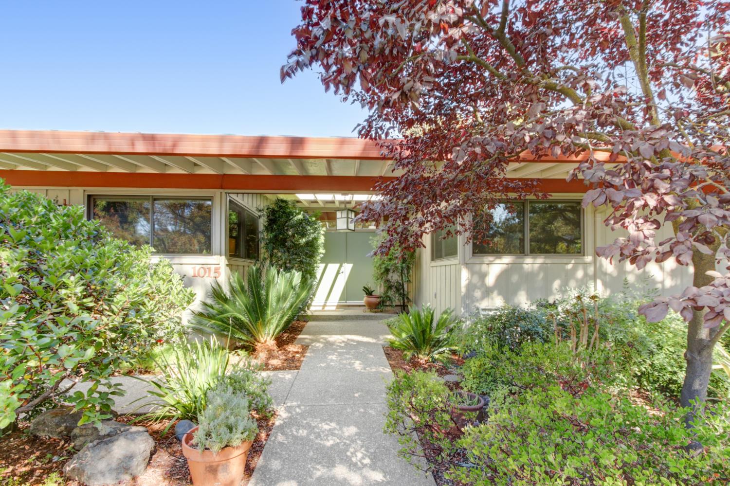 1015 Vassar Drive