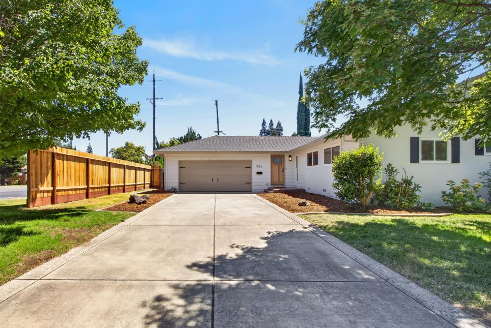 1056 Entrada Road