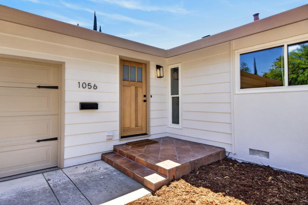 1056 Entrada Road