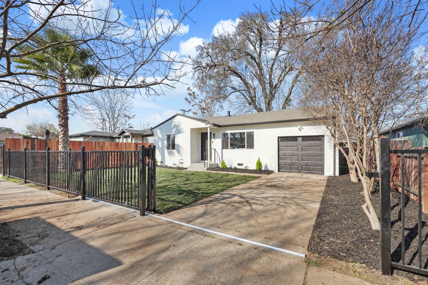 2423 E Taylor Street