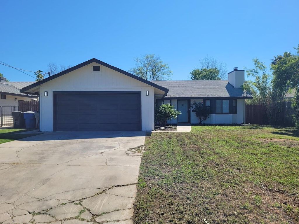 Photo of 640 Pinedale Avenue, Sacramento, CA 95838 (MLS # 226034293)